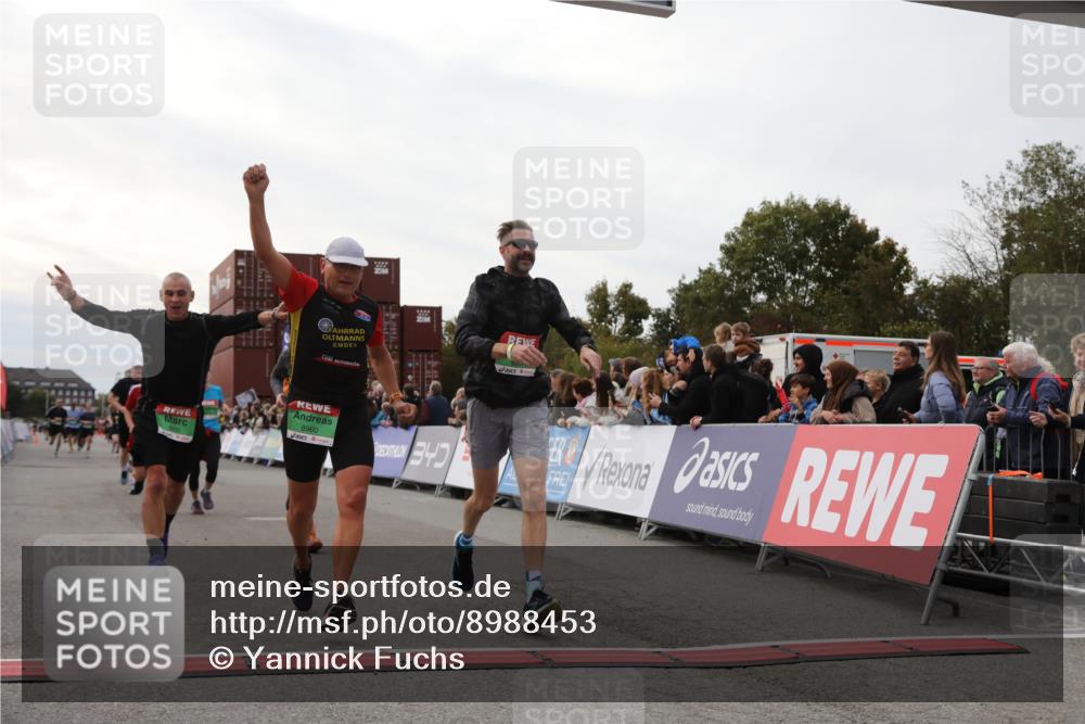 03.10.2025 - Köhlbrandbrückenlauf Yannick Fuchs http://msf.ph/oto/8988453 03.10.2025 16:12:40 Ziel 7457, 7482, 7502, 8957, 8960, 8979, 8982, 9296, 9300, 9307, 9420 meine-sportfotos.de