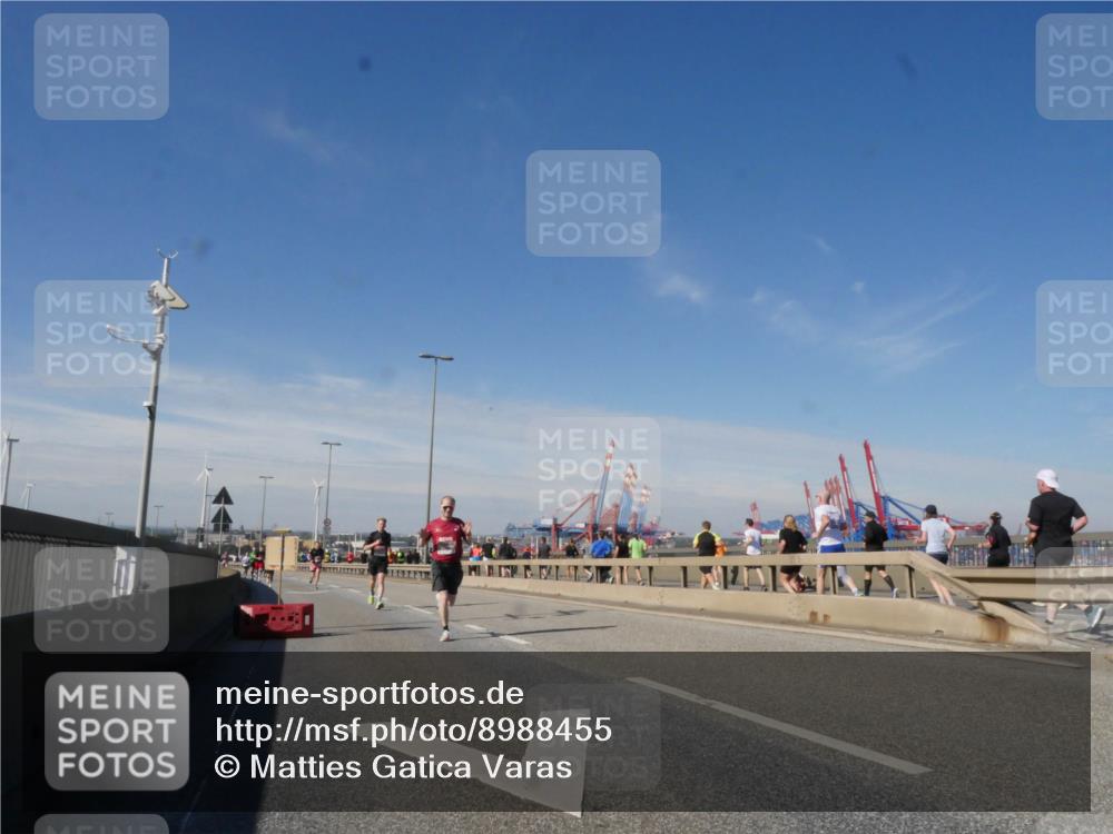 03.10.2025 - Köhlbrandbrückenlauf Matties Gatica Varas http://msf.ph/oto/8988455 03.10.2025 12:34:30 Position 2  meine-sportfotos.de