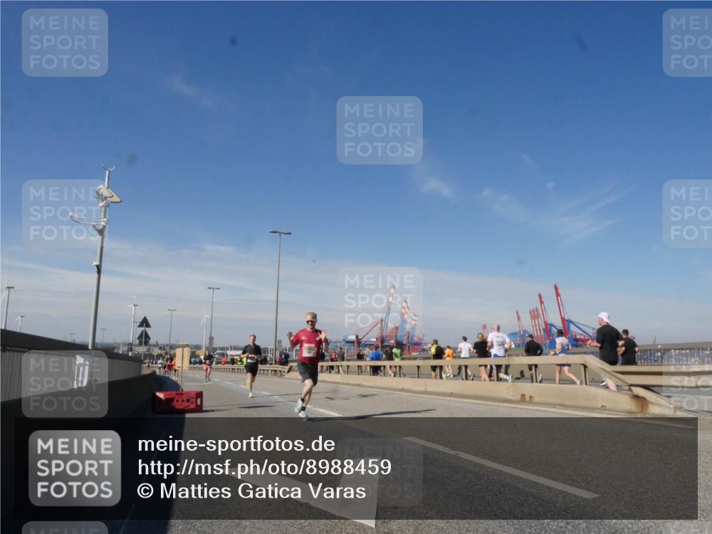 03.10.2025 - Köhlbrandbrückenlauf Matties Gatica Varas http://msf.ph/oto/8988459 03.10.2025 12:34:31 Position 2  meine-sportfotos.de