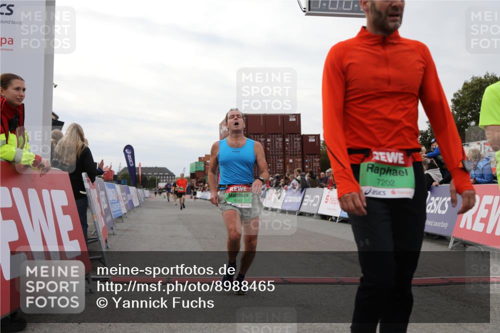 03.10.2025 - Köhlbrandbrückenlauf Yannick Fuchs http://msf.ph/oto/8988465 03.10.2025 16:00:32 Ziel 7202, 7287, 7327, 7818, 9188, 9189, 9240, 9391, 9568, 9717 meine-sportfotos.de