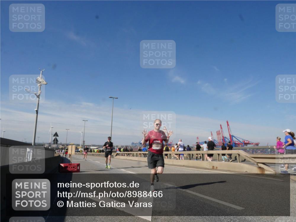 03.10.2025 - Köhlbrandbrückenlauf Matties Gatica Varas http://msf.ph/oto/8988466 03.10.2025 12:34:32 Position 2  meine-sportfotos.de