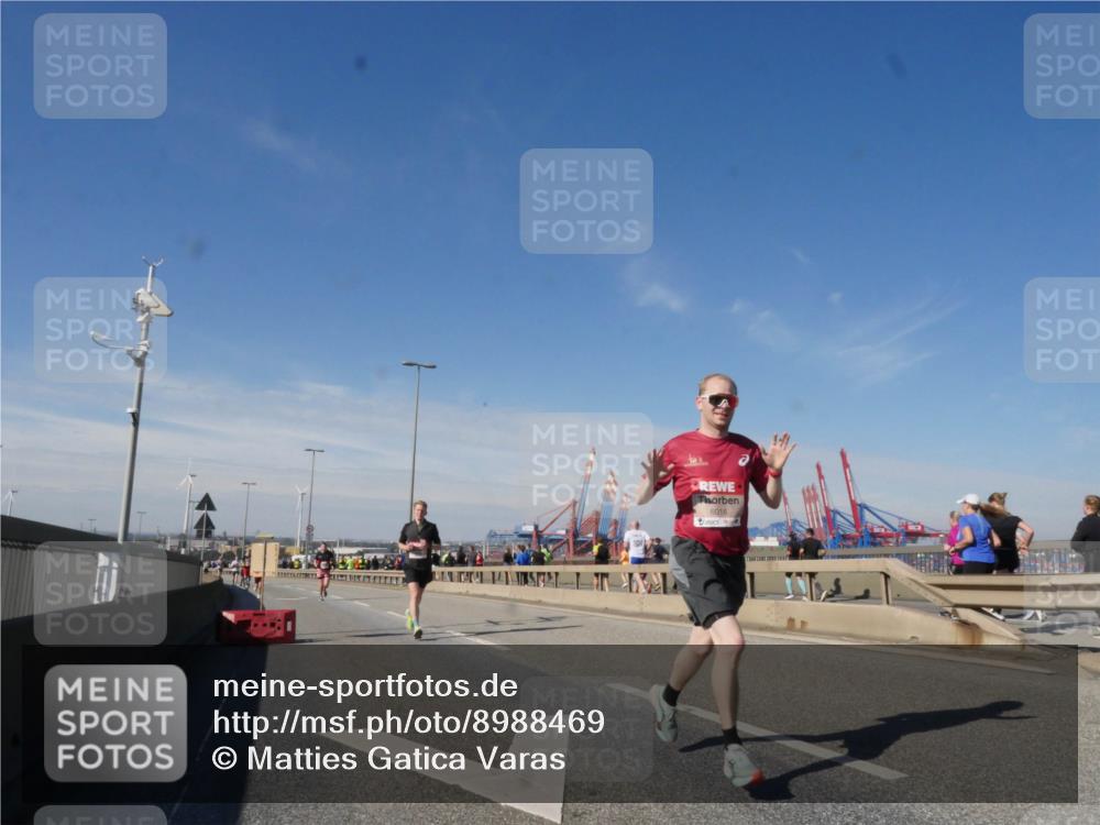03.10.2025 - Köhlbrandbrückenlauf Matties Gatica Varas http://msf.ph/oto/8988469 03.10.2025 12:34:32 Position 2 6016 meine-sportfotos.de