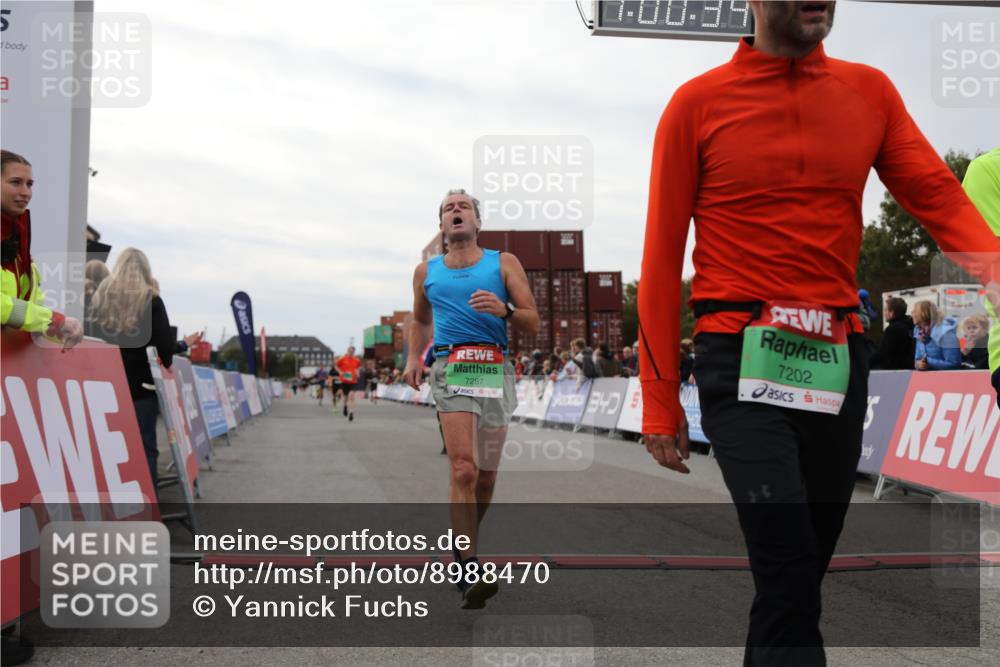 03.10.2025 - Köhlbrandbrückenlauf Yannick Fuchs http://msf.ph/oto/8988470 03.10.2025 16:00:32 Ziel 7202, 7287, 7327, 7818, 9188, 9189, 9240, 9391, 9568, 9717 meine-sportfotos.de