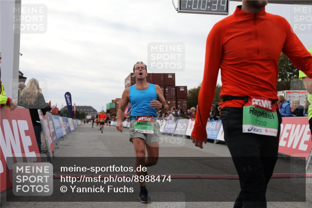 03.10.2025 - Köhlbrandbrückenlauf Yannick Fuchs http://msf.ph/oto/8988474 03.10.2025 16:00:32 Ziel 7202, 7287, 7327, 7818, 9188, 9189, 9240, 9391, 9568, 9717 meine-sportfotos.de