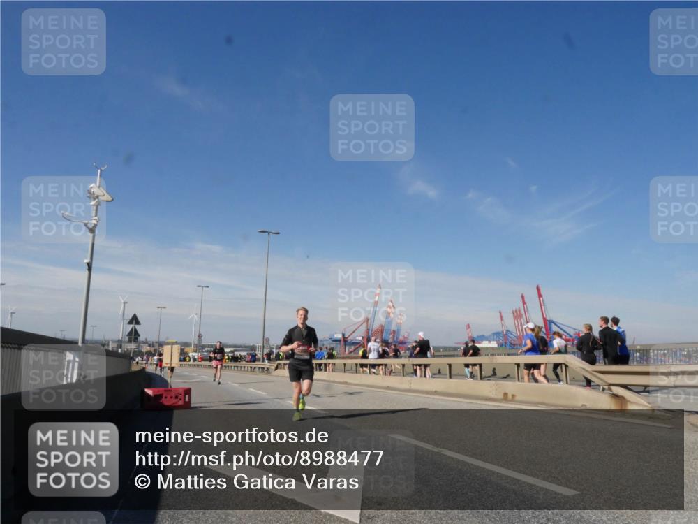 03.10.2025 - Köhlbrandbrückenlauf Matties Gatica Varas http://msf.ph/oto/8988477 03.10.2025 12:34:33 Position 2  meine-sportfotos.de