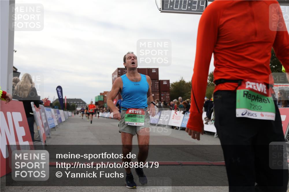 03.10.2025 - Köhlbrandbrückenlauf Yannick Fuchs http://msf.ph/oto/8988479 03.10.2025 16:00:32 Ziel 7202, 7287, 7327, 7818, 9188, 9189, 9240, 9391, 9568, 9717 meine-sportfotos.de