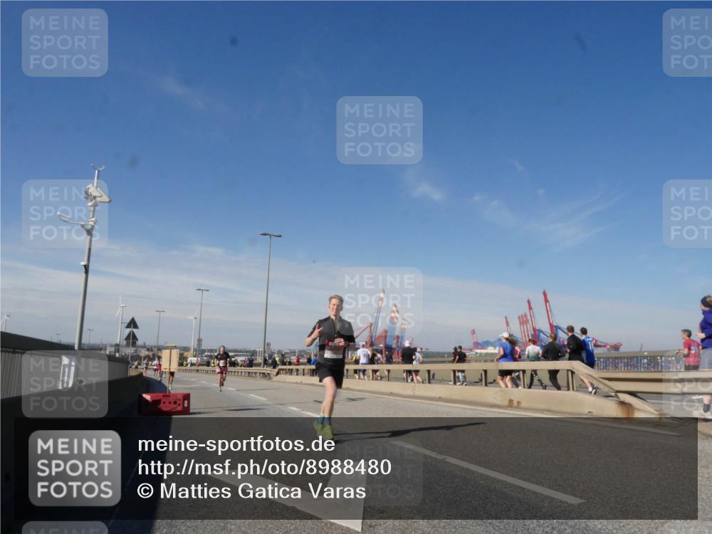 03.10.2025 - Köhlbrandbrückenlauf Matties Gatica Varas http://msf.ph/oto/8988480 03.10.2025 12:34:34 Position 2  meine-sportfotos.de
