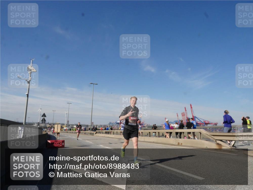 03.10.2025 - Köhlbrandbrückenlauf Matties Gatica Varas http://msf.ph/oto/8988483 03.10.2025 12:34:34 Position 2  meine-sportfotos.de