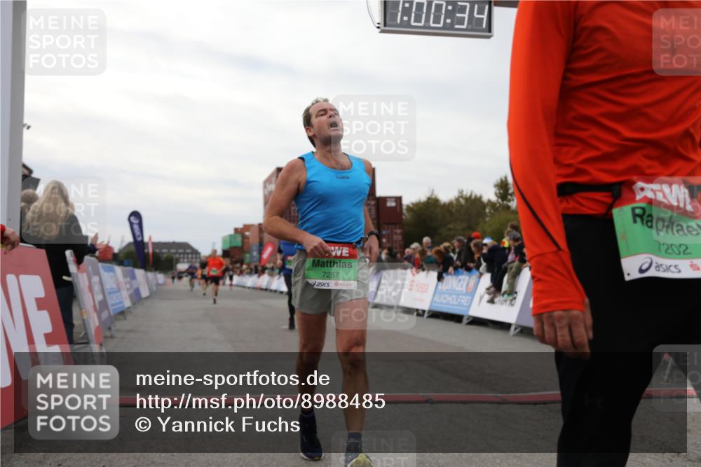 03.10.2025 - Köhlbrandbrückenlauf Yannick Fuchs http://msf.ph/oto/8988485 03.10.2025 16:00:32 Ziel 7202, 7287, 7327, 7818, 9188, 9189, 9240, 9391, 9568, 9717 meine-sportfotos.de