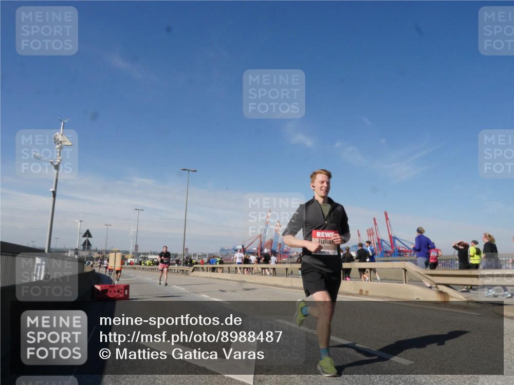 03.10.2025 - Köhlbrandbrückenlauf Matties Gatica Varas http://msf.ph/oto/8988487 03.10.2025 12:34:34 Position 2 050 meine-sportfotos.de