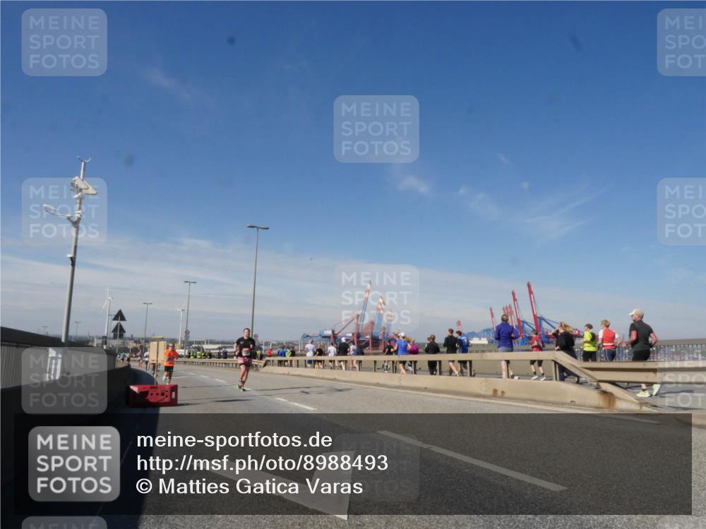03.10.2025 - Köhlbrandbrückenlauf Matties Gatica Varas http://msf.ph/oto/8988493 03.10.2025 12:34:35 Position 2  meine-sportfotos.de