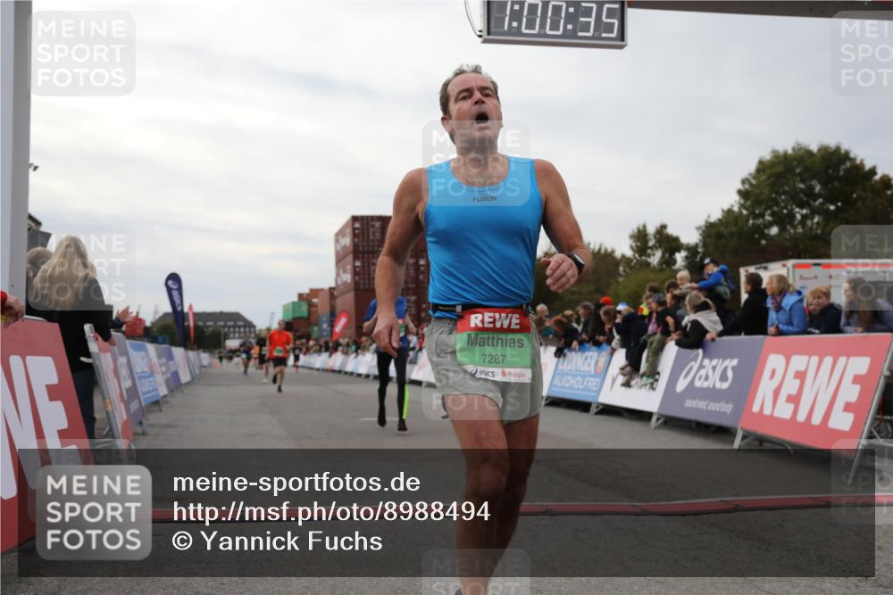 03.10.2025 - Köhlbrandbrückenlauf Yannick Fuchs http://msf.ph/oto/8988494 03.10.2025 16:00:33 Ziel 7202, 7287, 7327, 7818, 9188, 9189, 9391, 9568 meine-sportfotos.de