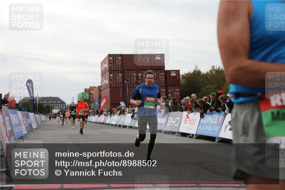 03.10.2025 - Köhlbrandbrückenlauf Yannick Fuchs http://msf.ph/oto/8988502 03.10.2025 16:00:34 Ziel 7287, 7327, 7818, 8811, 9391, 9568 meine-sportfotos.de