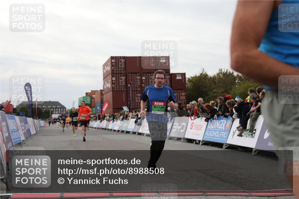 03.10.2025 - Köhlbrandbrückenlauf Yannick Fuchs http://msf.ph/oto/8988508 03.10.2025 16:00:34 Ziel 7287, 7327, 7818, 8811, 9391, 9568 meine-sportfotos.de