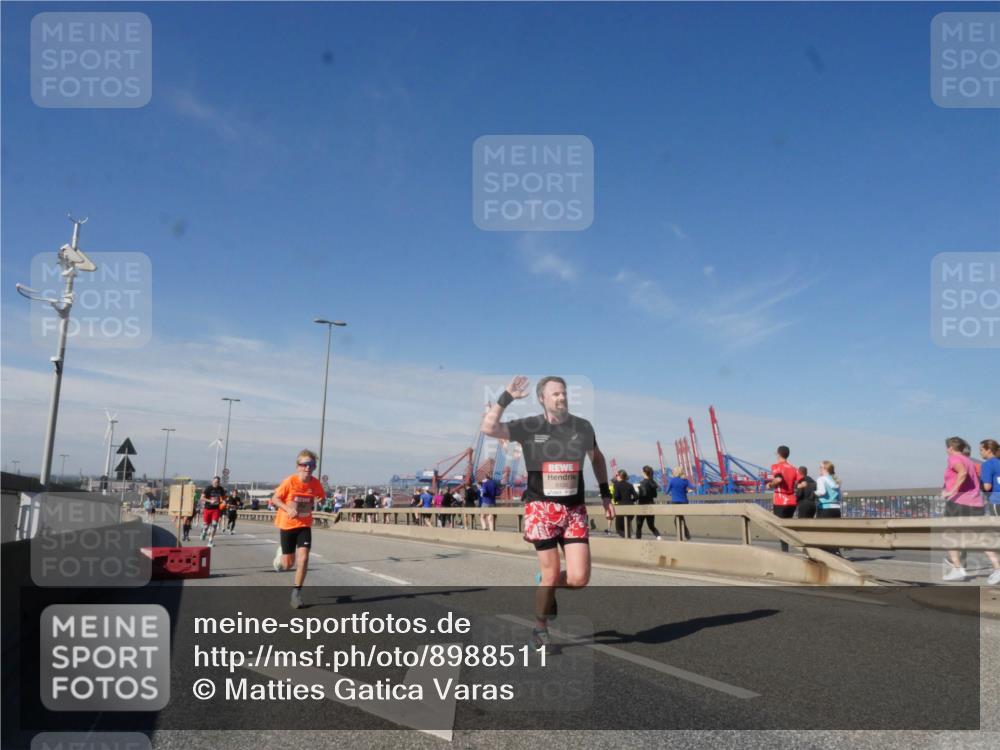 03.10.2025 - Köhlbrandbrückenlauf Matties Gatica Varas http://msf.ph/oto/8988511 03.10.2025 12:34:39 Position 2  meine-sportfotos.de