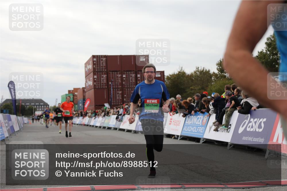 03.10.2025 - Köhlbrandbrückenlauf Yannick Fuchs http://msf.ph/oto/8988512 03.10.2025 16:00:34 Ziel 7287, 7327, 7818, 8811, 9391, 9568 meine-sportfotos.de