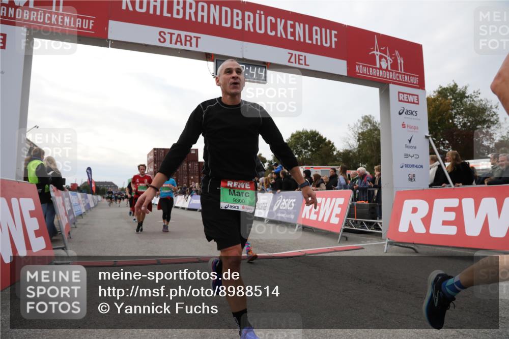 03.10.2025 - Köhlbrandbrückenlauf Yannick Fuchs http://msf.ph/oto/8988514 03.10.2025 16:12:42 Ziel 7358, 7457, 7482, 8957, 8960, 8979, 8982, 9296, 9300, 9307, 9420 meine-sportfotos.de