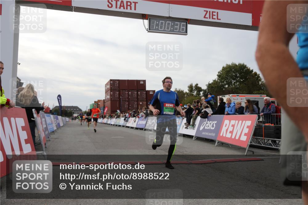 03.10.2025 - Köhlbrandbrückenlauf Yannick Fuchs http://msf.ph/oto/8988522 03.10.2025 16:00:35 Ziel 7287, 7327, 7818, 8811, 9568 meine-sportfotos.de