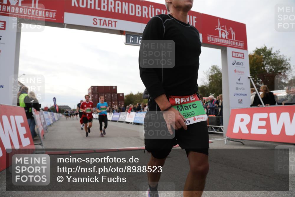 03.10.2025 - Köhlbrandbrückenlauf Yannick Fuchs http://msf.ph/oto/8988523 03.10.2025 16:12:42 Ziel 7358, 7457, 7482, 8957, 8960, 8979, 8982, 9296, 9300, 9307, 9420 meine-sportfotos.de