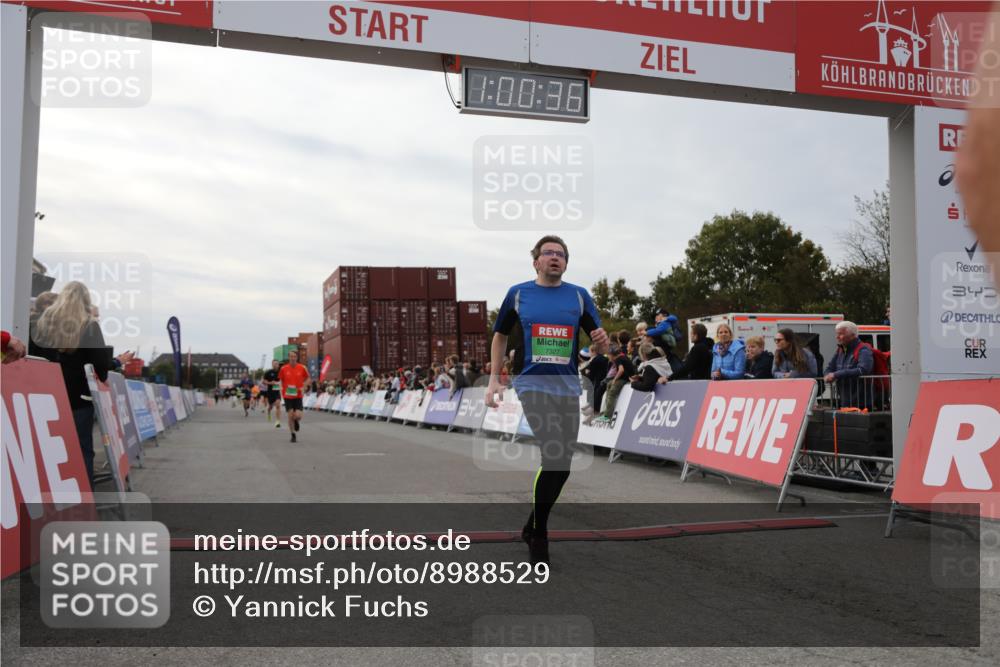 03.10.2025 - Köhlbrandbrückenlauf Yannick Fuchs http://msf.ph/oto/8988529 03.10.2025 16:00:35 Ziel 7287, 7327, 7818, 8811, 9568 meine-sportfotos.de