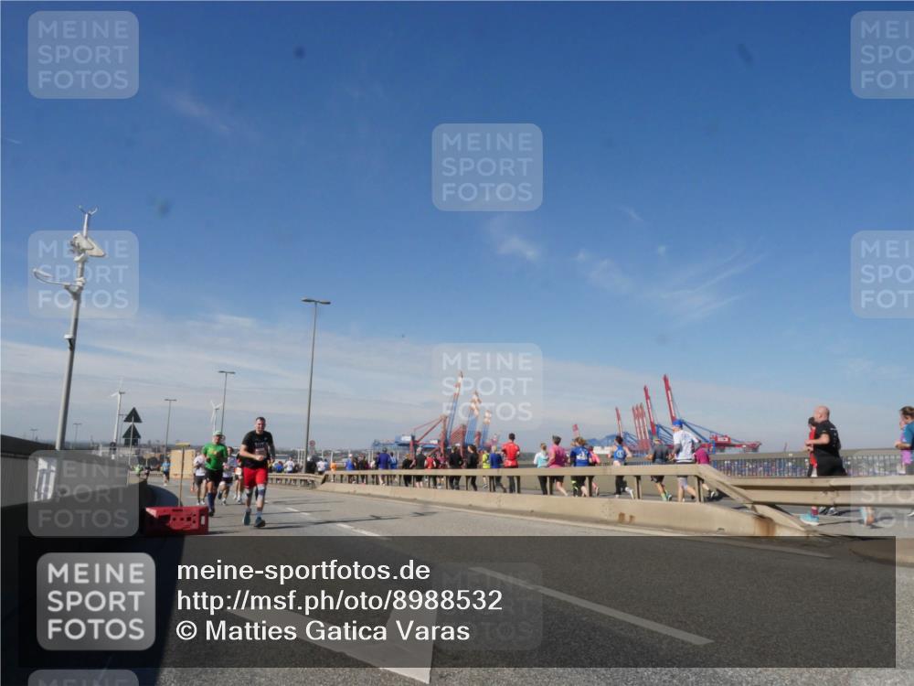 03.10.2025 - Köhlbrandbrückenlauf Matties Gatica Varas http://msf.ph/oto/8988532 03.10.2025 12:34:42 Position 2  meine-sportfotos.de