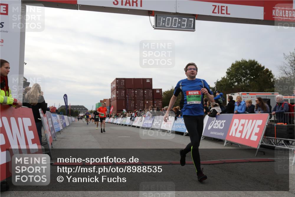 03.10.2025 - Köhlbrandbrückenlauf Yannick Fuchs http://msf.ph/oto/8988535 03.10.2025 16:00:35 Ziel 7287, 7327, 7818, 8811, 9568 meine-sportfotos.de