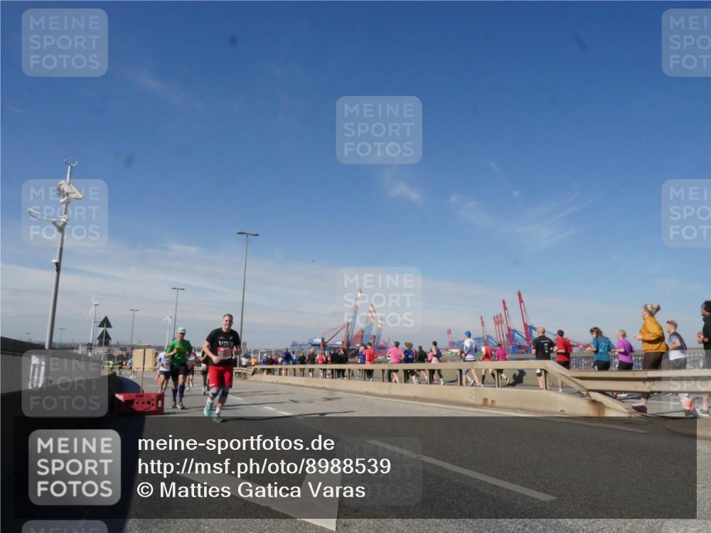 03.10.2025 - Köhlbrandbrückenlauf Matties Gatica Varas http://msf.ph/oto/8988539 03.10.2025 12:34:43 Position 2  meine-sportfotos.de