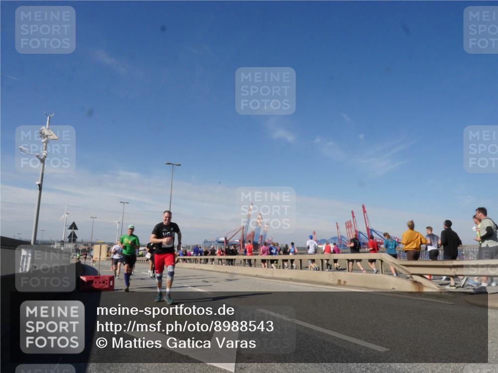 03.10.2025 - Köhlbrandbrückenlauf Matties Gatica Varas http://msf.ph/oto/8988543 03.10.2025 12:34:43 Position 2  meine-sportfotos.de