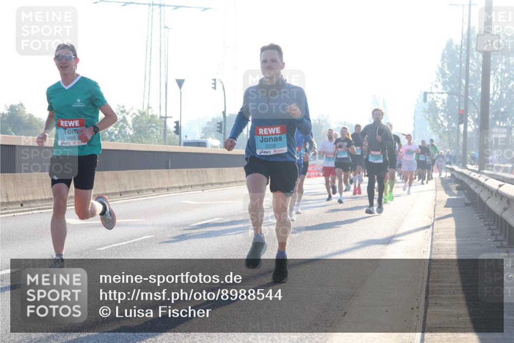 03.10.2025 - Köhlbrandbrückenlauf Luisa Fischer http://msf.ph/oto/8988544 03.10.2025 10:11:45 Position 3 1268, 3350, 1 meine-sportfotos.de