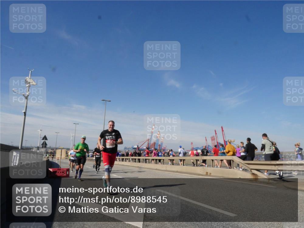 03.10.2025 - Köhlbrandbrückenlauf Matties Gatica Varas http://msf.ph/oto/8988545 03.10.2025 12:34:44 Position 2  meine-sportfotos.de