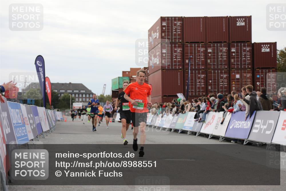 03.10.2025 - Köhlbrandbrückenlauf Yannick Fuchs http://msf.ph/oto/8988551 03.10.2025 16:00:36 Ziel 7189, 7259, 7327, 7818, 8811, 9568 meine-sportfotos.de