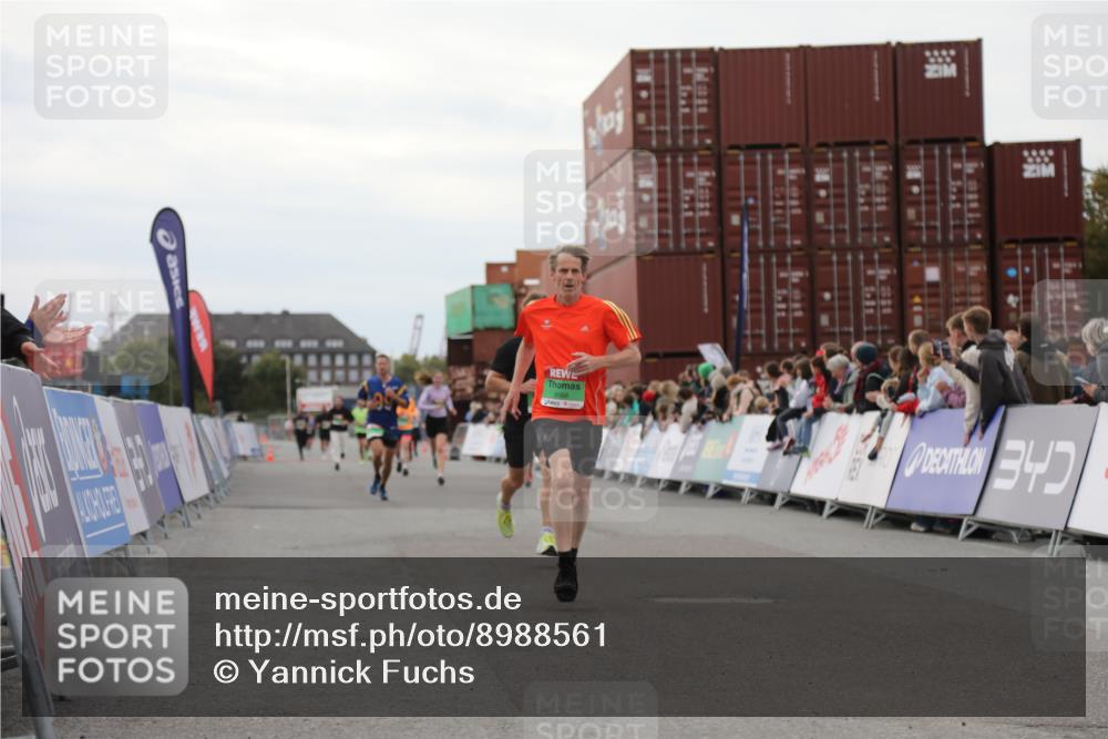03.10.2025 - Köhlbrandbrückenlauf Yannick Fuchs http://msf.ph/oto/8988561 03.10.2025 16:00:36 Ziel 7189, 7259, 7327, 7818, 8811, 9568 meine-sportfotos.de