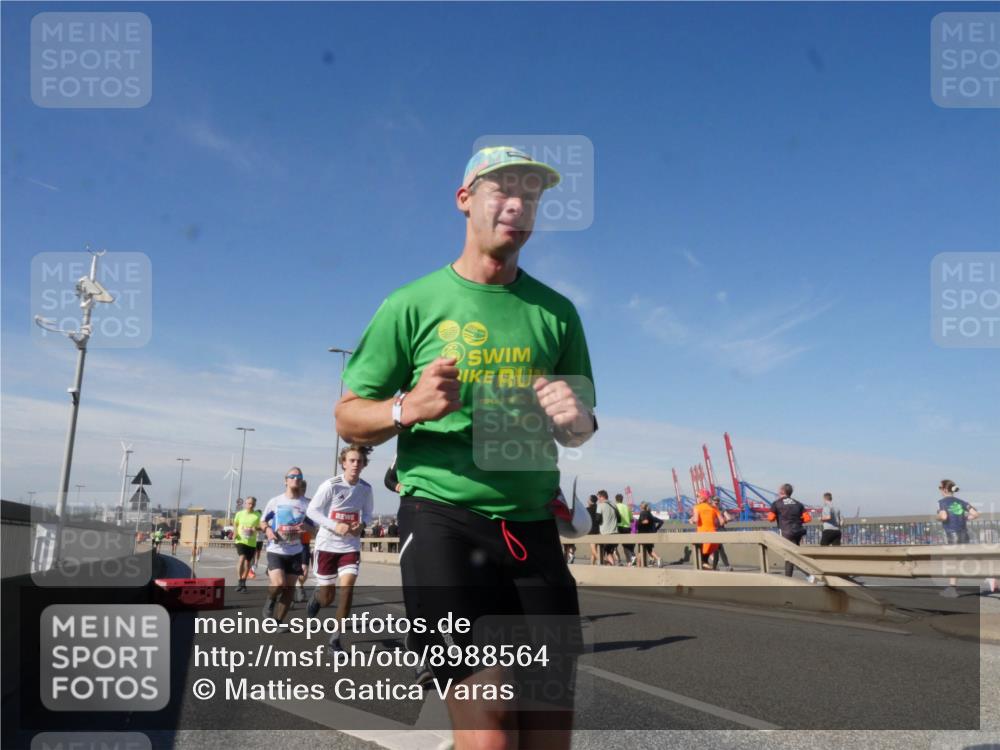 03.10.2025 - Köhlbrandbrückenlauf Matties Gatica Varas http://msf.ph/oto/8988564 03.10.2025 12:34:46 Position 2  meine-sportfotos.de