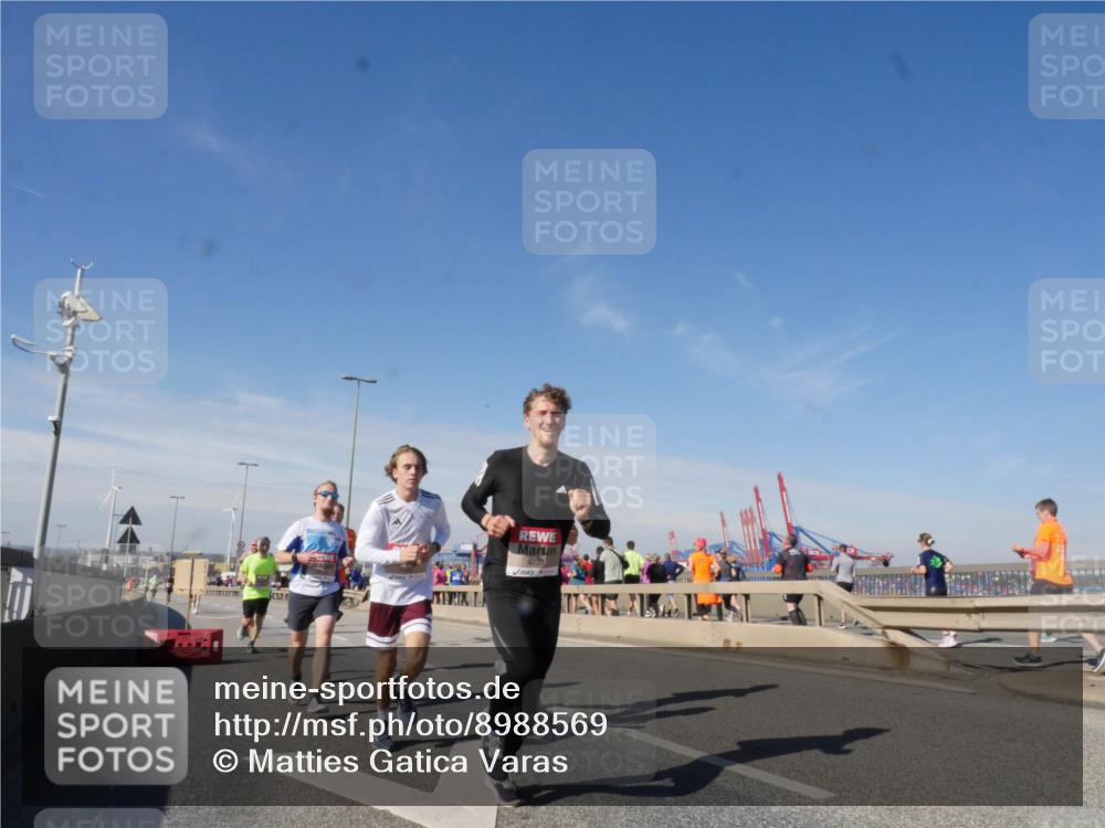 03.10.2025 - Köhlbrandbrückenlauf Matties Gatica Varas http://msf.ph/oto/8988569 03.10.2025 12:34:46 Position 2 4233 meine-sportfotos.de