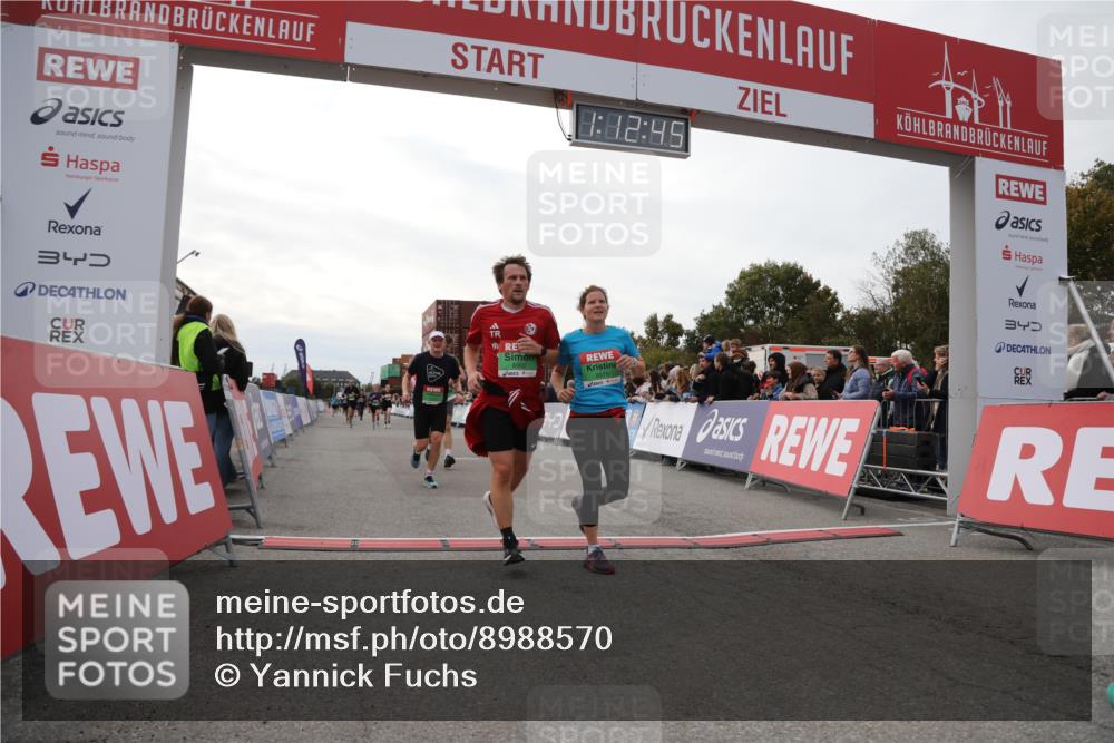 03.10.2025 - Köhlbrandbrückenlauf Yannick Fuchs http://msf.ph/oto/8988570 03.10.2025 16:12:43 Ziel 7358, 7457, 7482, 8957, 8960, 8979, 8982, 9296, 9300, 9307, 9420 meine-sportfotos.de