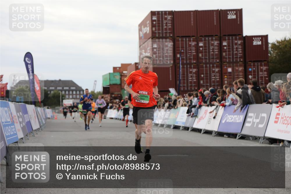 03.10.2025 - Köhlbrandbrückenlauf Yannick Fuchs http://msf.ph/oto/8988573 03.10.2025 16:00:36 Ziel 7189, 7259, 7327, 7818, 8811, 9568 meine-sportfotos.de
