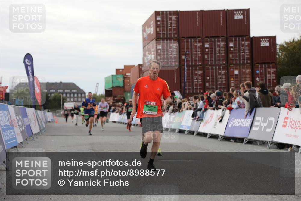 03.10.2025 - Köhlbrandbrückenlauf Yannick Fuchs http://msf.ph/oto/8988577 03.10.2025 16:00:36 Ziel 7189, 7259, 7327, 7818, 8811, 9568 meine-sportfotos.de