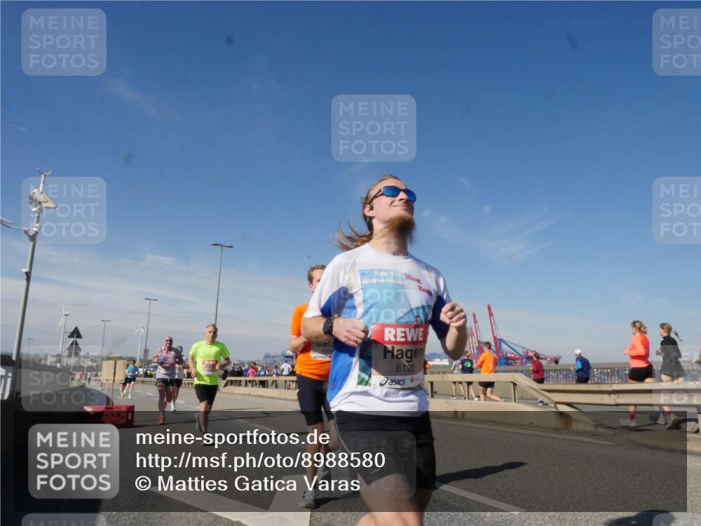 03.10.2025 - Köhlbrandbrückenlauf Matties Gatica Varas http://msf.ph/oto/8988580 03.10.2025 12:34:48 Position 2 147, 6122 meine-sportfotos.de