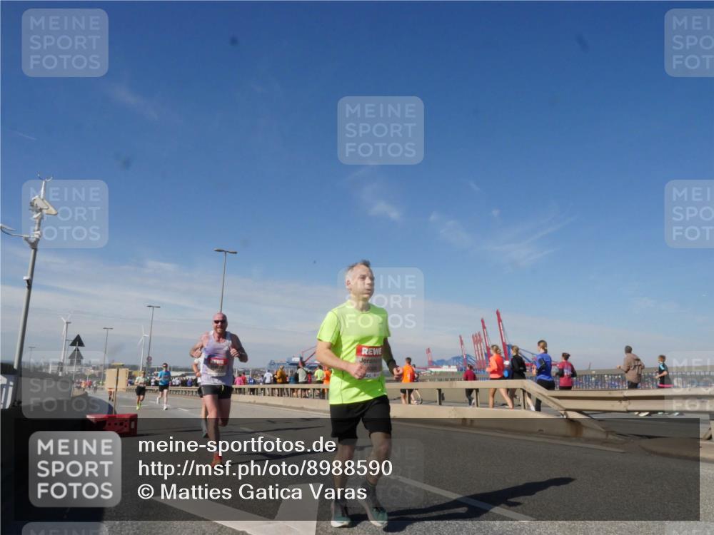 03.10.2025 - Köhlbrandbrückenlauf Matties Gatica Varas http://msf.ph/oto/8988590 03.10.2025 12:34:49 Position 2  meine-sportfotos.de