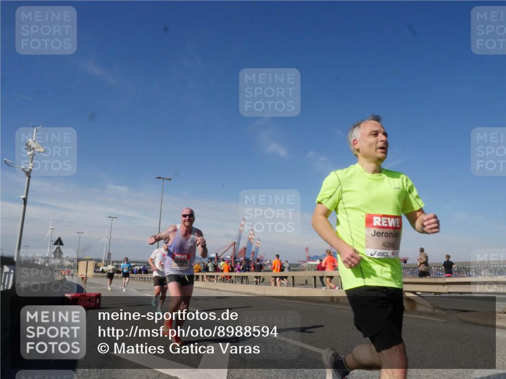 03.10.2025 - Köhlbrandbrückenlauf Matties Gatica Varas http://msf.ph/oto/8988594 03.10.2025 12:34:50 Position 2 1, 4096 meine-sportfotos.de