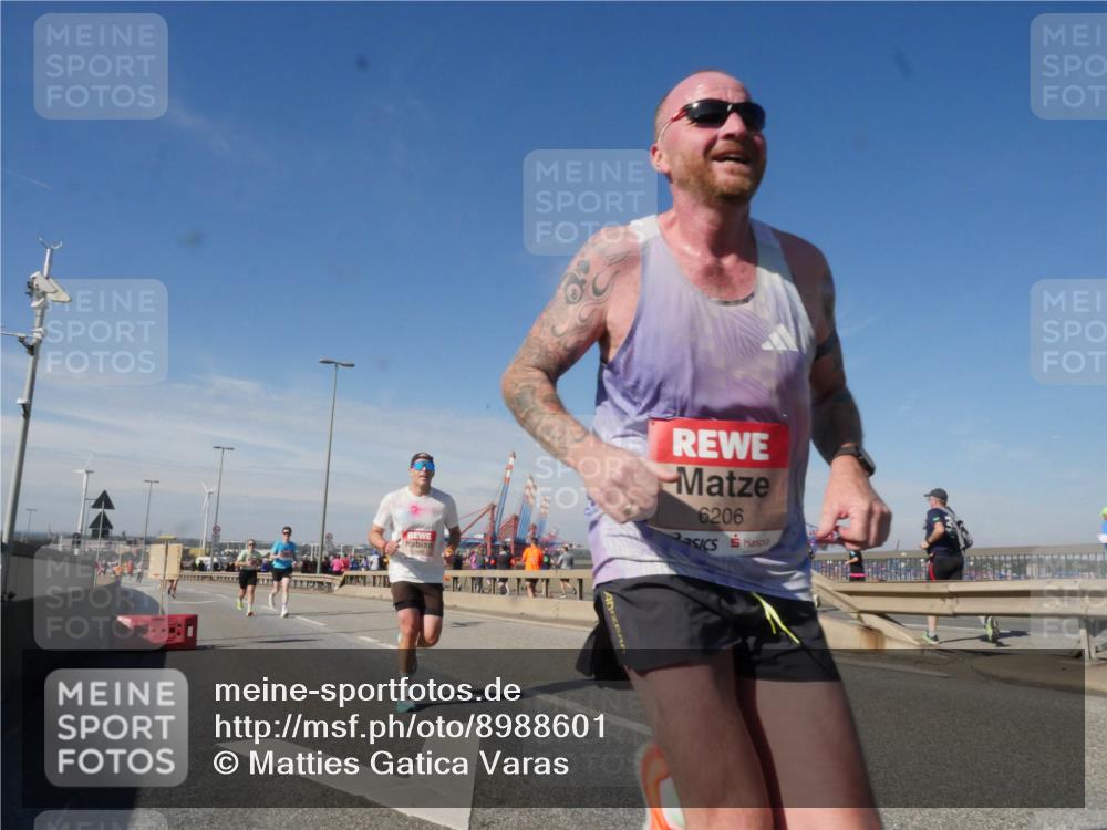 03.10.2025 - Köhlbrandbrückenlauf Matties Gatica Varas http://msf.ph/oto/8988601 03.10.2025 12:34:51 Position 2 6206 meine-sportfotos.de