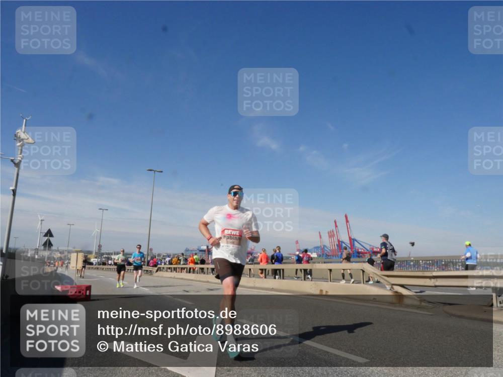 03.10.2025 - Köhlbrandbrückenlauf Matties Gatica Varas http://msf.ph/oto/8988606 03.10.2025 12:34:51 Position 2 5966 meine-sportfotos.de