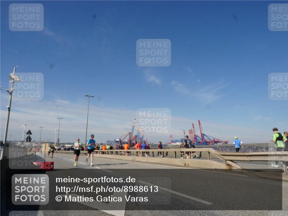 03.10.2025 - Köhlbrandbrückenlauf Matties Gatica Varas http://msf.ph/oto/8988613 03.10.2025 12:34:52 Position 2  meine-sportfotos.de