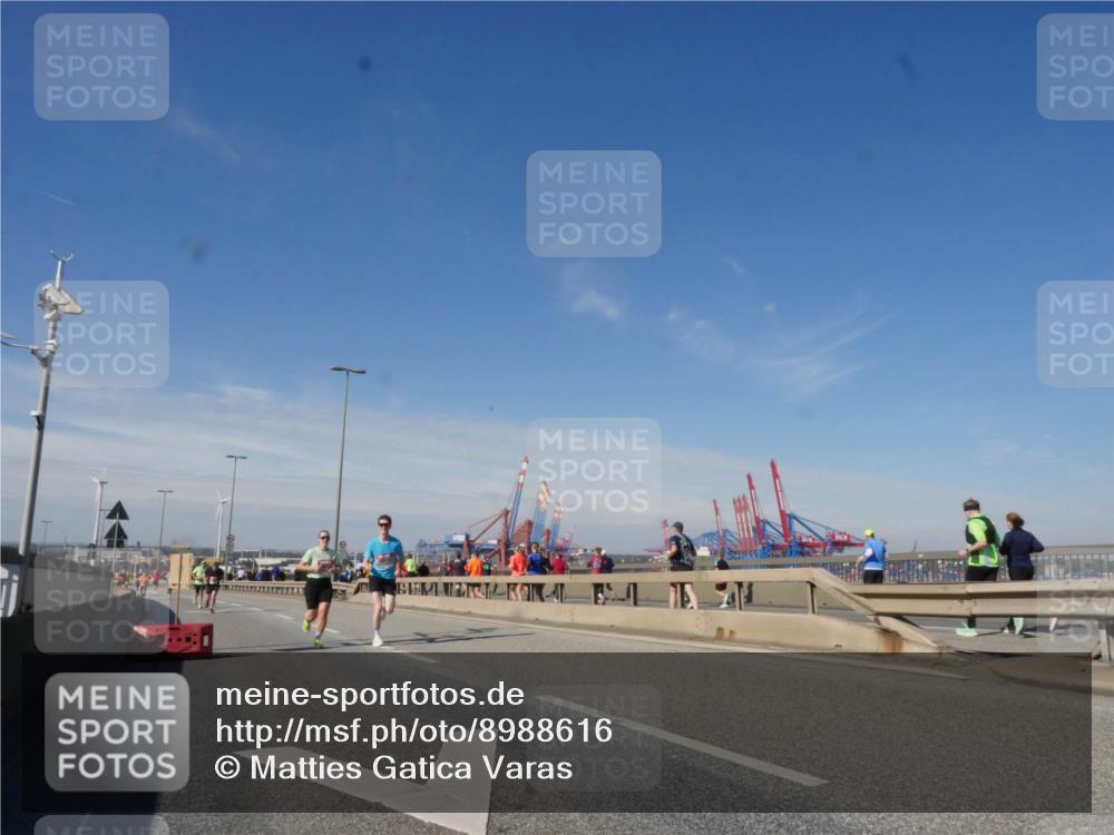03.10.2025 - Köhlbrandbrückenlauf Matties Gatica Varas http://msf.ph/oto/8988616 03.10.2025 12:34:53 Position 2  meine-sportfotos.de