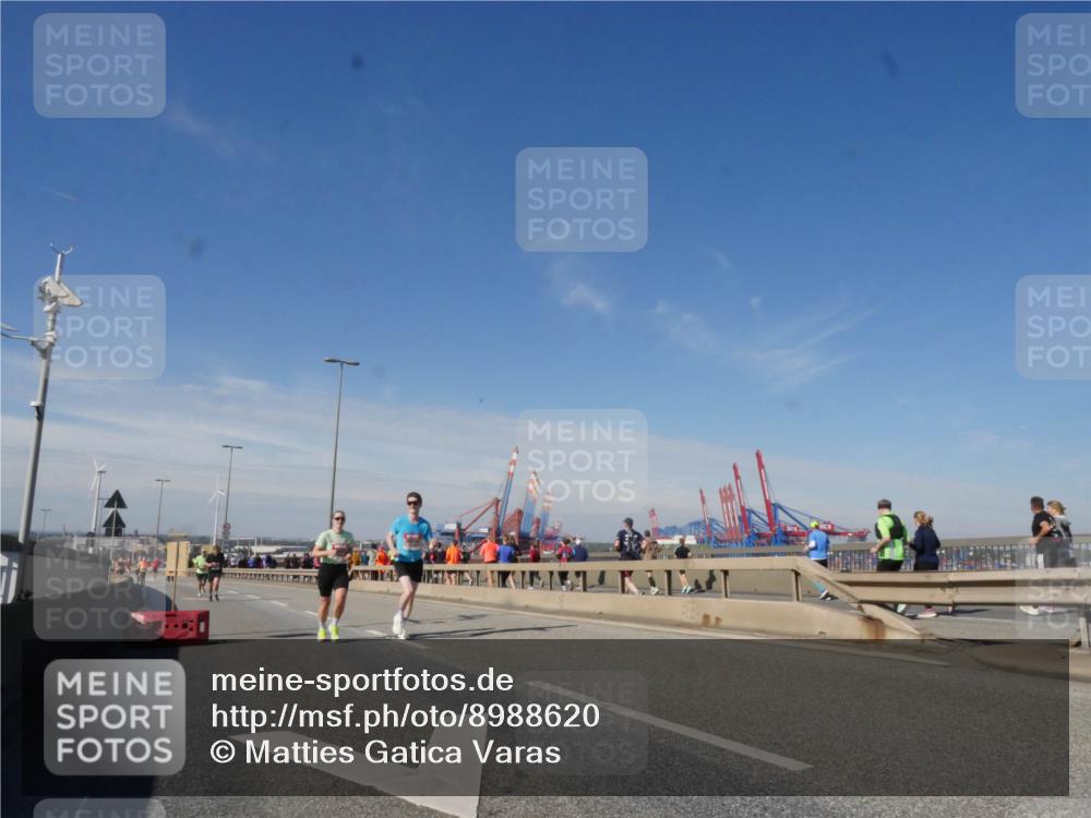 03.10.2025 - Köhlbrandbrückenlauf Matties Gatica Varas http://msf.ph/oto/8988620 03.10.2025 12:34:53 Position 2  meine-sportfotos.de