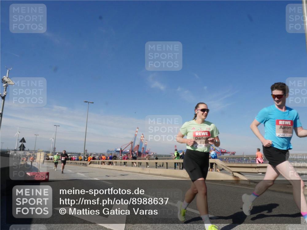 03.10.2025 - Köhlbrandbrückenlauf Matties Gatica Varas http://msf.ph/oto/8988637 03.10.2025 12:34:56 Position 2 4123, 4114 meine-sportfotos.de