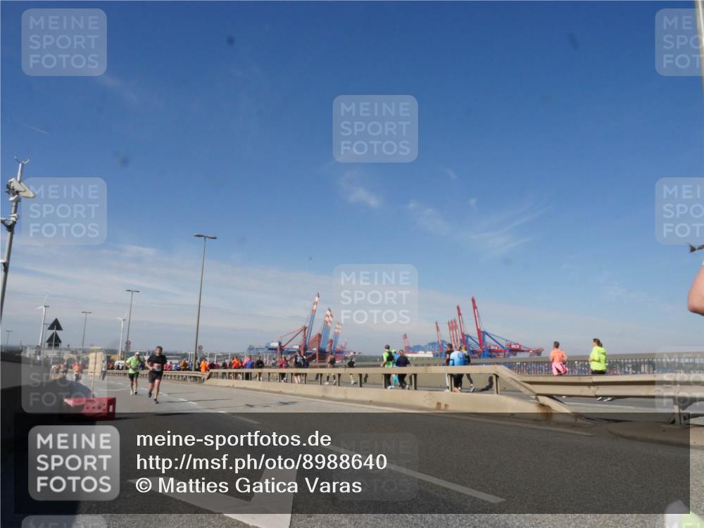 03.10.2025 - Köhlbrandbrückenlauf Matties Gatica Varas http://msf.ph/oto/8988640 03.10.2025 12:34:56 Position 2  meine-sportfotos.de