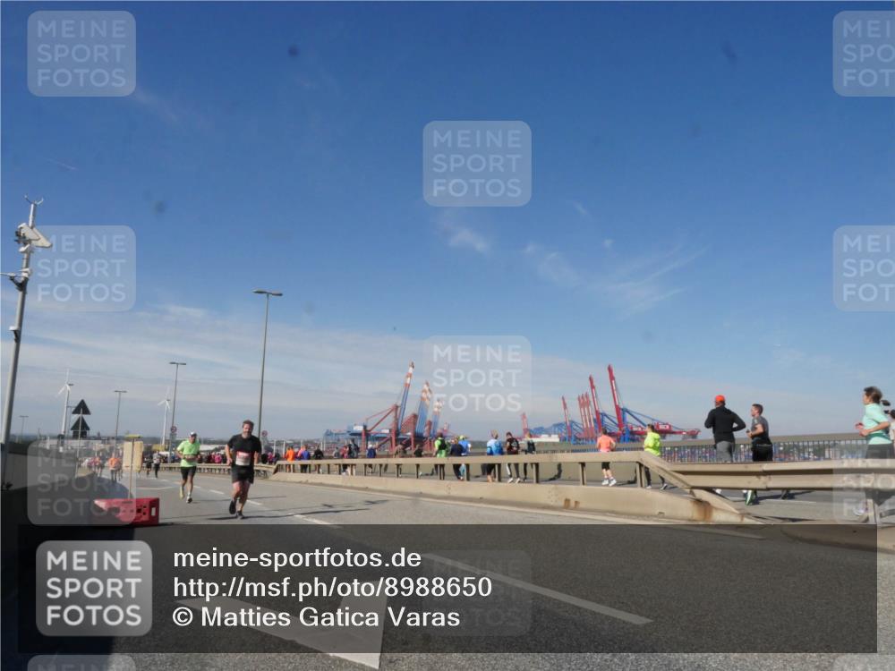 03.10.2025 - Köhlbrandbrückenlauf Matties Gatica Varas http://msf.ph/oto/8988650 03.10.2025 12:34:58 Position 2  meine-sportfotos.de