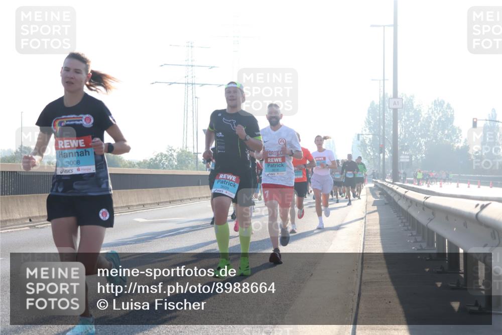 03.10.2025 - Köhlbrandbrückenlauf Luisa Fischer http://msf.ph/oto/8988664 03.10.2025 10:11:52 Position 3 3008, 3609, 3618, 1 meine-sportfotos.de