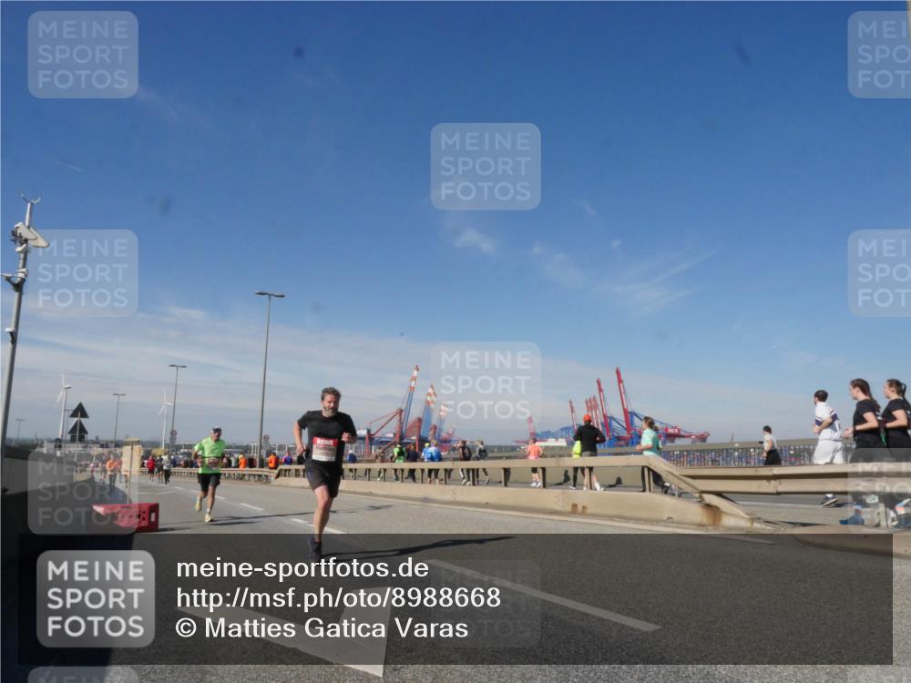 03.10.2025 - Köhlbrandbrückenlauf Matties Gatica Varas http://msf.ph/oto/8988668 03.10.2025 12:34:59 Position 2  meine-sportfotos.de